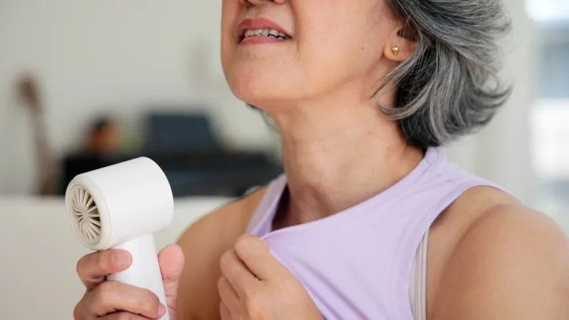 De ce apar bufeurile la menopauză? Câteva soluții să le ții sub control
